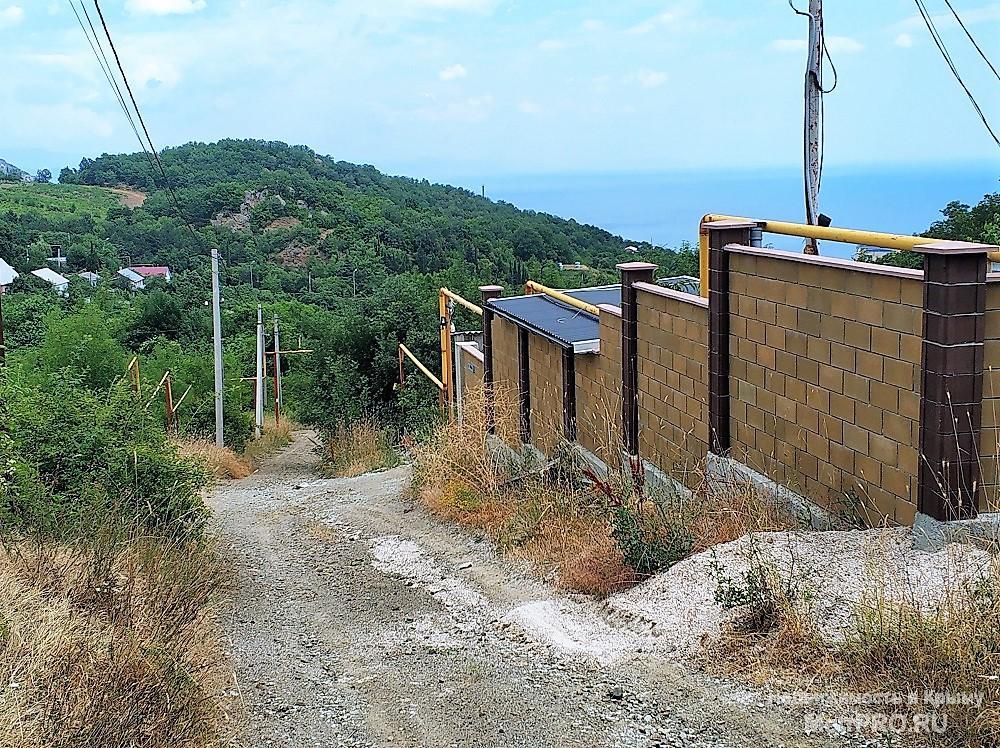 Продам земельный участок площадью 7 сот. ИЖС расположен в г. Алушта, с. Малый Маяк, 2 км от моря, 10 км. от г. Алушты...