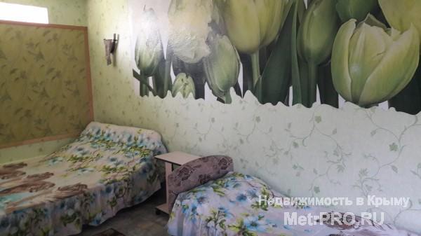 Лето в Крыму - это лето в Феодосии! Уютные 2-3-местные номера со всеми удобствами и Wi-Fi, милый дворик, радушный... - 5