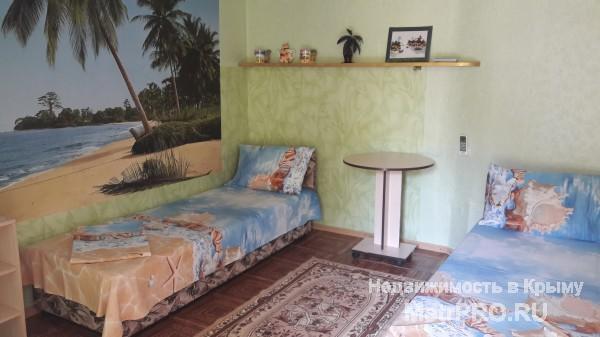 Лето в Крыму - это лето в Феодосии! Уютные 2-3-местные номера со всеми удобствами и Wi-Fi, милый дворик, радушный... - 7