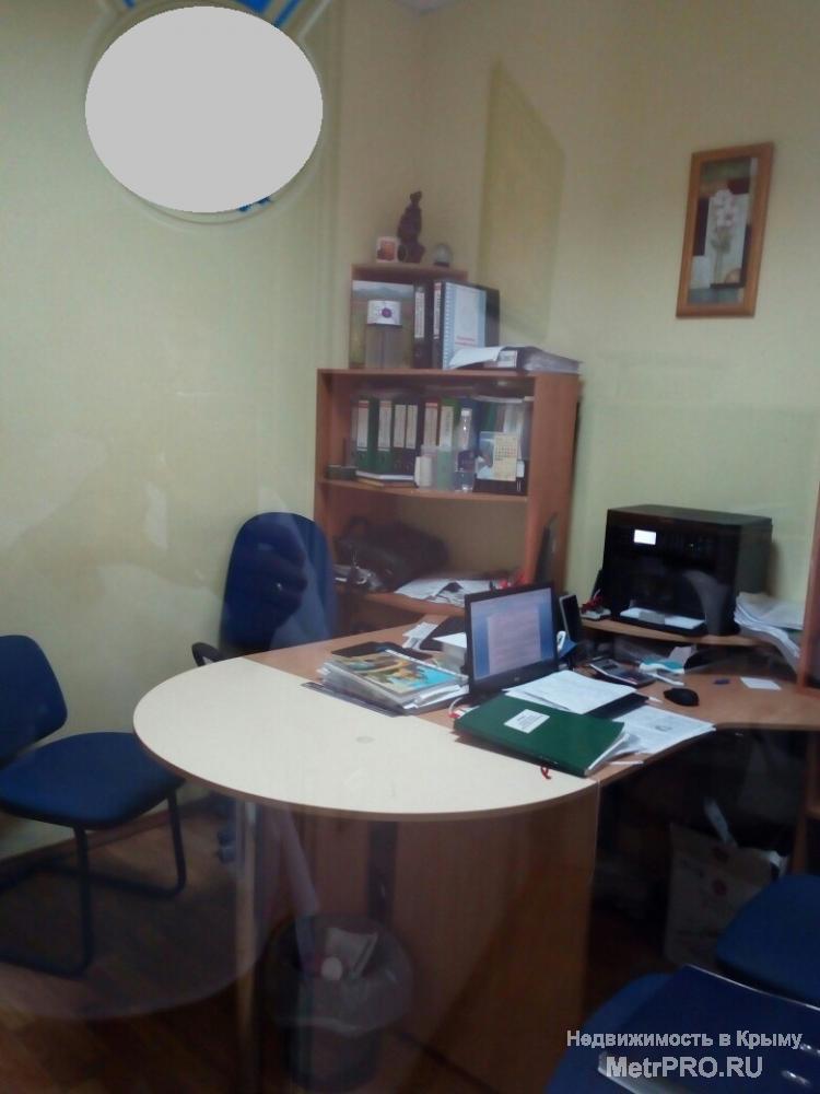 Сдам в офисном помещении один кабинет, на первом этаже, в самом центре Феодосии. Место проходное. Интернет, санузел,... - 2