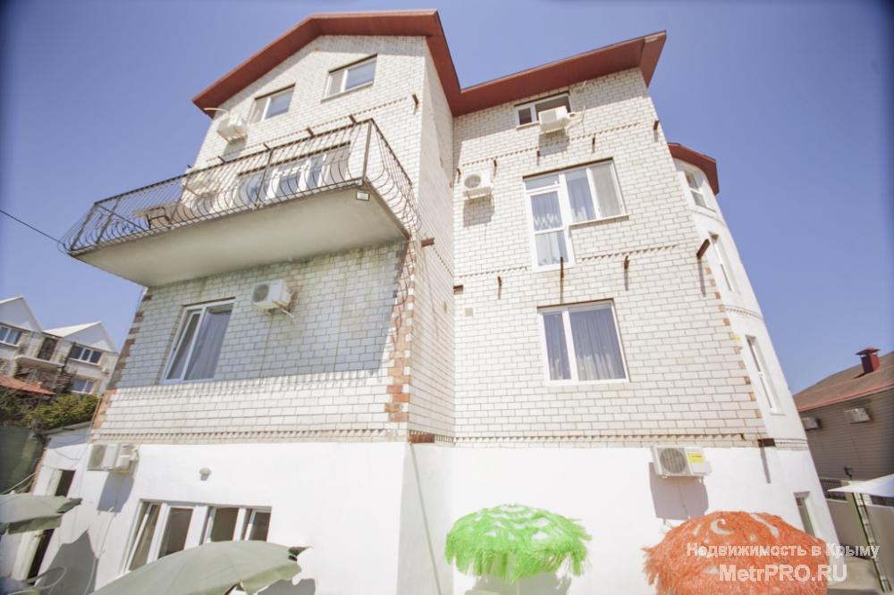 Крым,  п. Коктебель,    Дом четыре этажа,  640 кв.м., в хорошем состоянии.  В доме 27 комнат, с санузлами.  Помещение... - 9