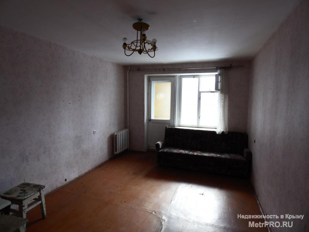 Продаю квартиру двух комнатную на Московском кольце не далеко от продуктового рынка 'Привоз'. Квартира в обычном... - 17
