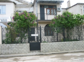 Продается две квартиры в 2 этажном доме в г. Евпатория. Общая...