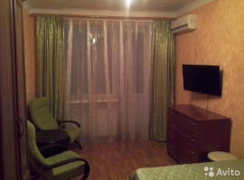 2 - комнатная квартира с раздельными комнатами в центре...