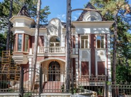 Вилла в Горном расположилась на территории 10 соток, с ландшафтным...