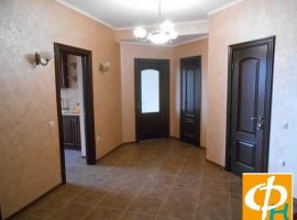 г Феодосия. ул Боевая. 3 ком. квартира,130 кв.м. В квартире 3...