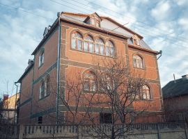 Срочно продается четырехэтажный дом в Бахчисарае, Крым . 

Общая...