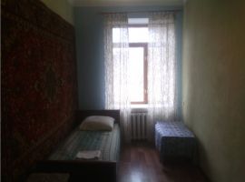Продается 2к квартира В Центре Севастополя в зеленом тихом дворе по...