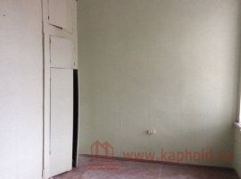 Продаётся 2-комнатная квартира по ул. Богдана Хмельницкого. 2 этаж...