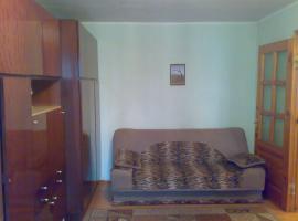 Квартира с мебелью и бытовой техникой, находится в Ленинском районе.